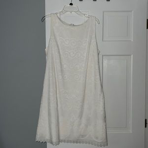 White lace sleeveless dress